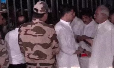 चुनाव आयोग के खिलाफ धरने पर बघेल