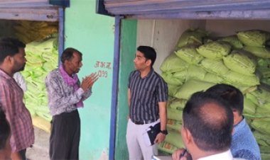 निजी गोदाम से सहकारी समिति की खाद जब्त