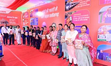 फोटो प्रदर्शनी के दूसरे दिन विद्यार्थियों और आमजनों ने दिखाई उत्साहपूर्ण भागीदारी