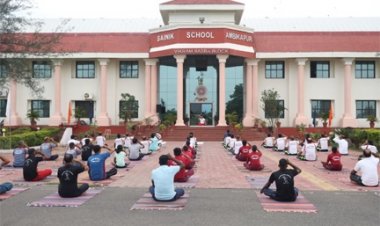 सैनिक स्कूल अंबिकापुर में उत्साहपूर्वक मनाया गया अंतर्राष्ट्रीय योग दिवस