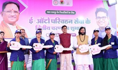 पिंक ऑटो योजना का विस्तार: 52 और महिलाओं को मिली आत्मनिर्भरता की नई राह