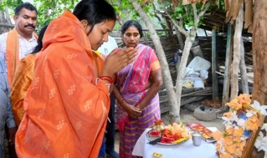 शहादत को नमन : मंत्री लक्ष्मी राजवाड़े ने शहीद एएसआई रामू राम नाग के निवास पहुंचकर दी श्रद्धांजलि