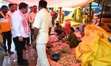 मर्दापाल के साप्ताहिक बाजार में अचानक पहुंचे उप मुख्यमंत्री विजय शर्मा