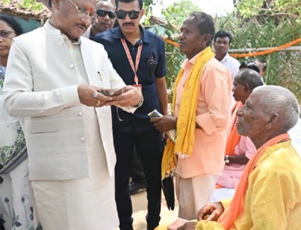 ’ज्ञान भारतम् अभियान के अंतर्गत बड़े कनेरा में मिलीं 150 वर्ष पुरानी दुर्लभ पांडुलिपियां’