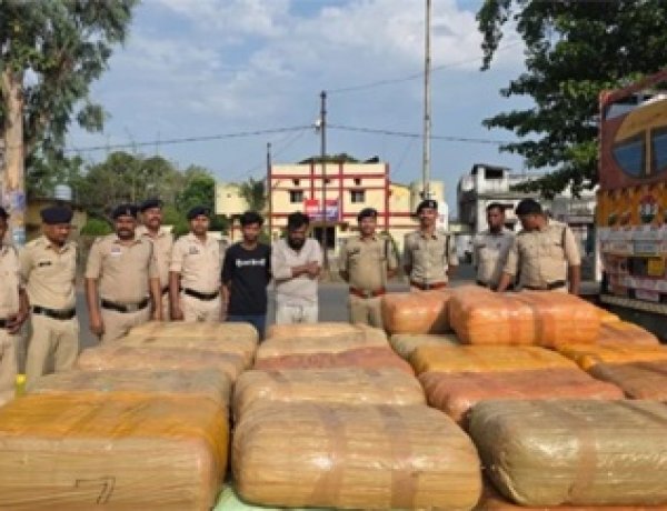 चूने की आड़ में नशे का खेल, बलरामपुर में ₹10 करोड़ का गांजा पकड़ा गया