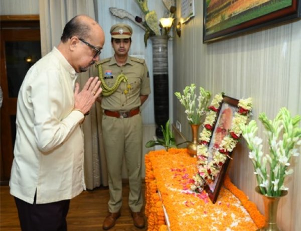 डॉ श्यामा प्रसाद मुखर्जी की पुण्यतिथि पर राज्यपाल ने दी श्रद्धांजलि