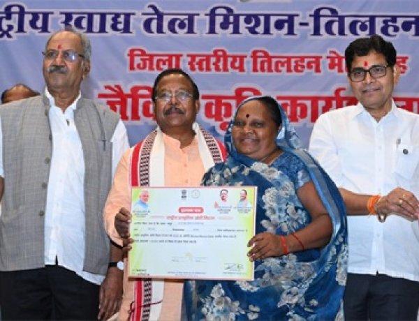 भावी पीढ़ी के स्वास्थ्य के लिए रासायनिक खाद छोड़ अपनानी होगी जैविक खेती: कृषि मंत्री रामविचार नेताम