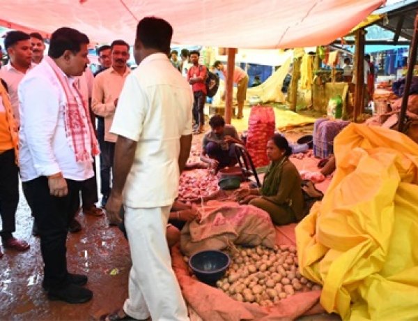 मर्दापाल के साप्ताहिक बाजार में अचानक पहुंचे उप मुख्यमंत्री विजय शर्मा