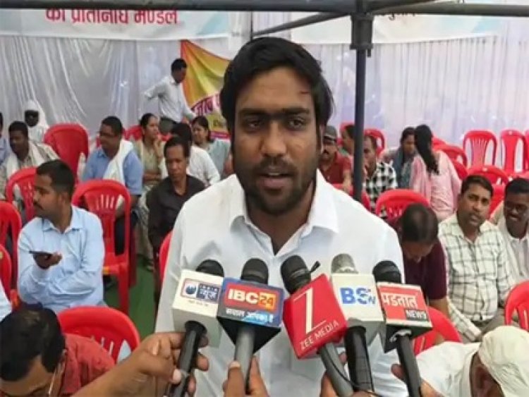 विधायक के खिलाफ कार्रवाई की मांग, राजस्व अधिकारियों ने किया कार्य बहिष्कार