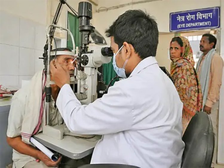 सरकारी अस्पतालों की बदहाल व्यवस्था, उपकरण और स्टाफ का अभाव