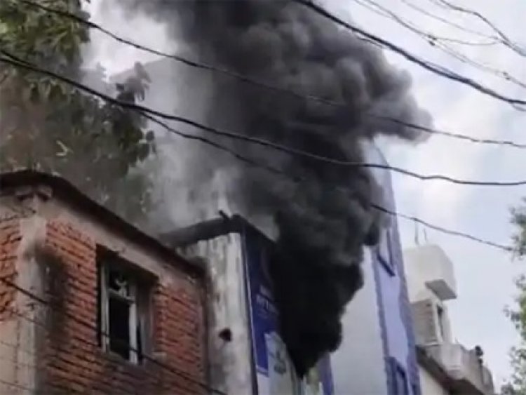 दुकान से उठीं आग की लपटें, रायपुर में किराना स्टोर जलकर खाक