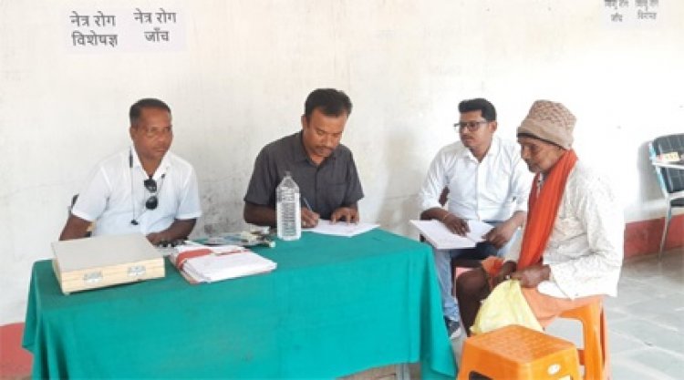 दूरस्थ गांव में पहुंचीं विशेषज्ञ स्वास्थ्य सेवाएं, 73 ग्रामीणों को मिला लाभ