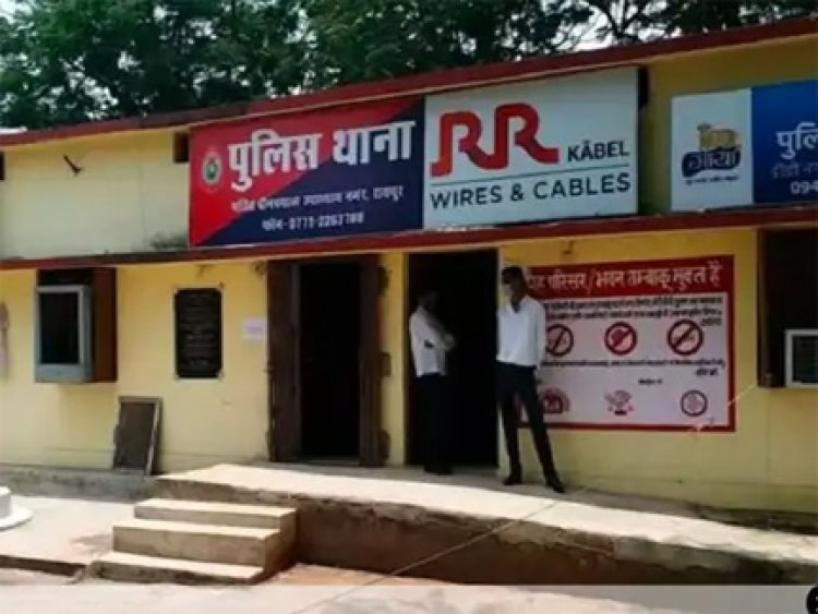 दुकान खुलवाई, सिगरेट मांगी; मना करने पर हमला