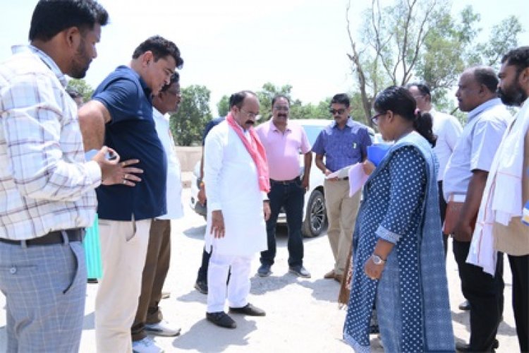 उप मुख्यमंत्री अरुण साव के बस्तर प्रवास का दूसरा दिन : मिशन अमृत, राष्ट्रीय राजमार्ग और तालाब सौंदर्यीकरण कार्यों का किया निरीक्षण