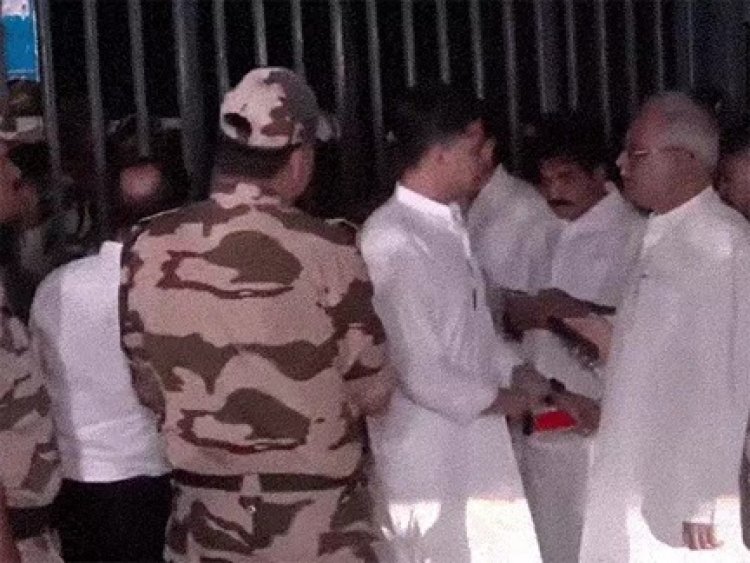 चुनाव आयोग के खिलाफ धरने पर बघेल
