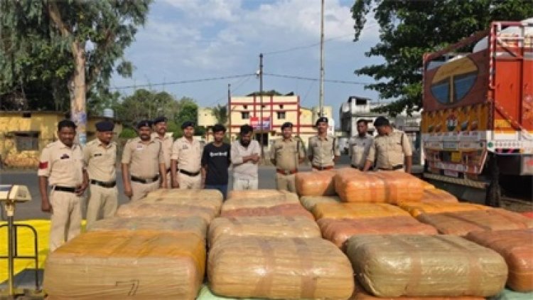 चूने की आड़ में नशे का खेल, बलरामपुर में ₹10 करोड़ का गांजा पकड़ा गया