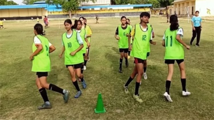 जूनियर बालिका फुटबॉल ट्रायल में 20 खिलाड़ियों का चयन