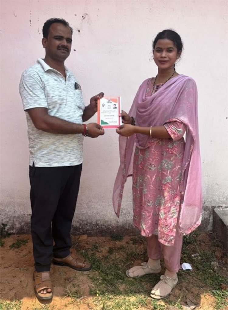 मुख्यमंत्री हेल्पलाइन बनी सहारा, शिकायत पर घर पहुंचा राशन कार्ड