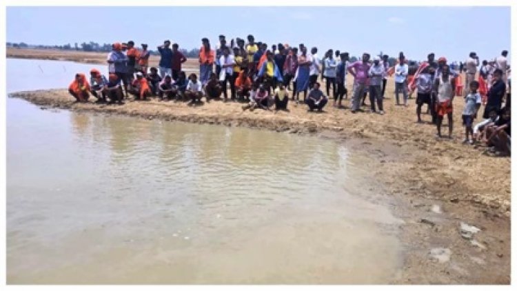 नाव पलटने से बड़ा हादसा, दो ग्रामीणों की मौत