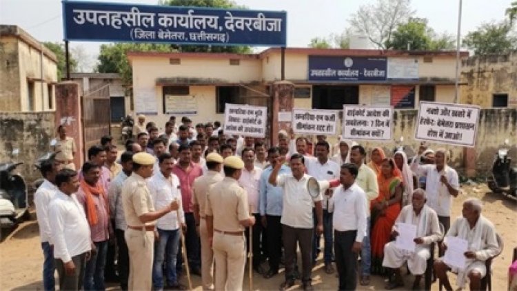 राजस्व रिकॉर्ड में गड़बड़ी, नायब तहसीलदार घिरे