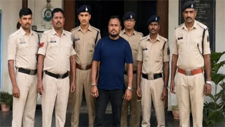 मर्सिडीज-ट्रक टक्कर के बाद चालक की मौत
