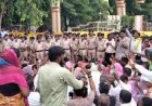 रायपुर कलेक्ट्रेट में नकटी ग्रामीणों का हंगामा