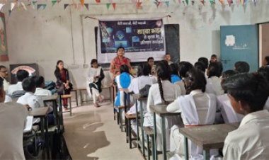 बेटी बचाओ-बेटी पढ़ाओ अभियान : गिरवरगंज में छात्राओं को आत्मरक्षा, साइबर सुरक्षा और महिला अधिकारों का मिला प्रशिक्षण