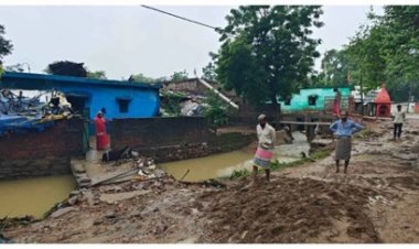 बाढ़ का कहर, पुल बंद; कई गांवों में पानी घुसा