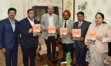 लोकायुक्त आयोग का वार्षिक प्रतिवेदन राज्यपाल को सौंपा गया