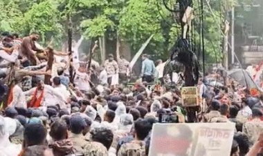 रायपुर में प्रदर्शनकारियों पर आंसू गैस के गोले दागे