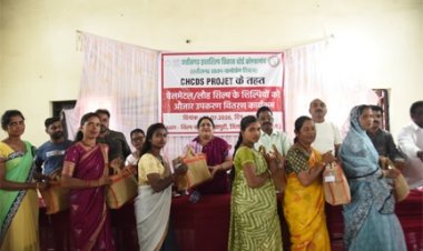 छत्तीसगढ़ हस्तशिल्प विकास बोर्ड की अध्यक्ष ने शिल्पनगरी में 40 शिल्पियों को वितरित किए आधुनिक टूल किट