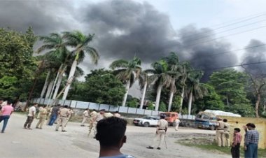 बायलर फटते ही धधकी फैक्ट्री, मजदूरों ने बचाई जान