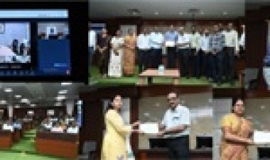 ई-ऑफिस एवं समयबद्ध उपस्थिति में उत्कृष्ट प्रदर्शन करने वाले अधिकारी-कर्मचारी सम्मानित