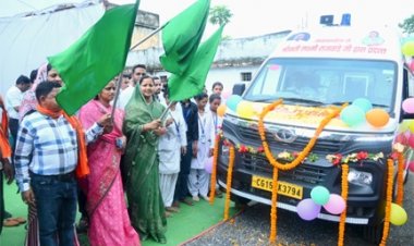 मंत्री लक्ष्मी राजवाड़े ने चांदनी बिहारपुर को दी एम्बुलेंस की सौगात, दिखाई हरी झण्डी