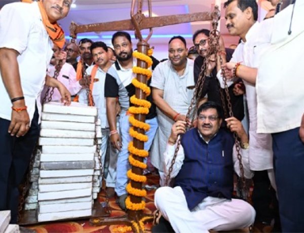 रिमझिम फुहारों के बीच सादगी और आत्मीयता से मना खाद्य मंत्री दयालदास बघेल का जन्मोत्सव
