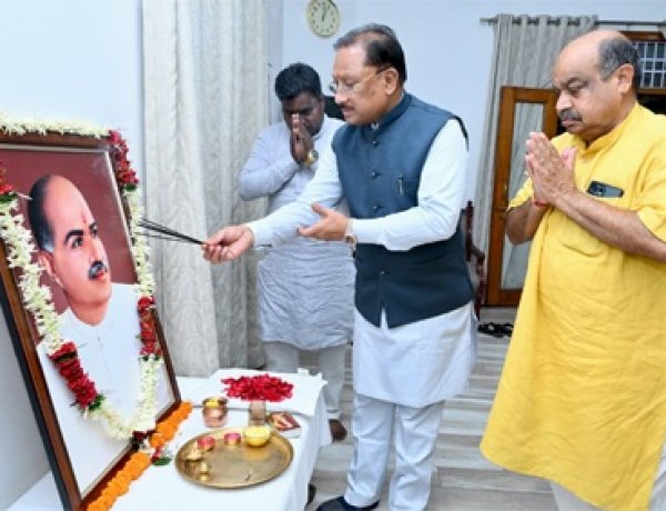 मुख्यमंत्री विष्णुदेव साय ने डॉ. श्यामा प्रसाद मुखर्जी की 125वीं जयंती पर उन्हें किया नमन