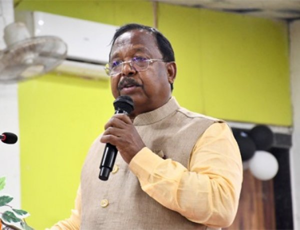 नगर विकास में निभाएं सक्रिय भूमिका, जनसमस्याओं के समाधान को दें प्राथमिकता: मंत्री रामविचार नेताम