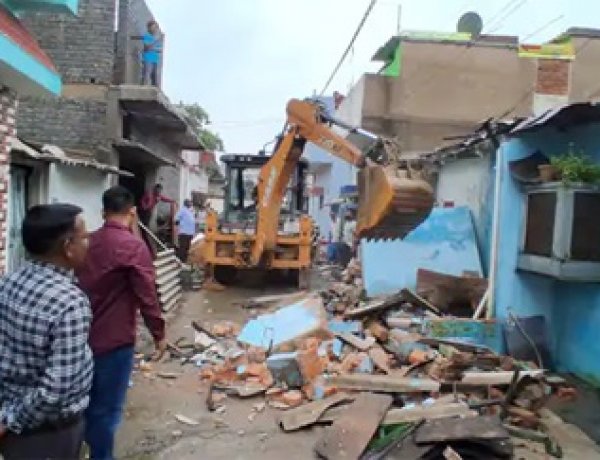 रायपुर में अतिक्रमण पर बड़ी कार्रवाई