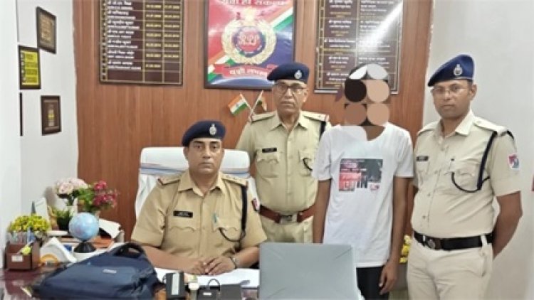 चलती ट्रेन में लाखों की चोरी, RPF ने पकड़ा आरोपी