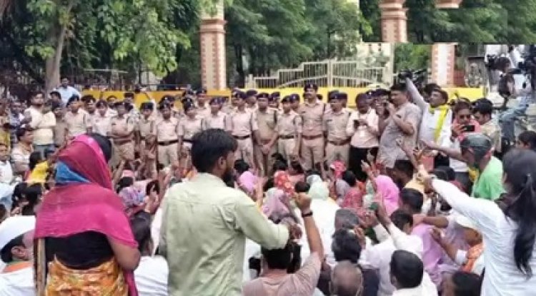 रायपुर कलेक्ट्रेट में नकटी ग्रामीणों का हंगामा