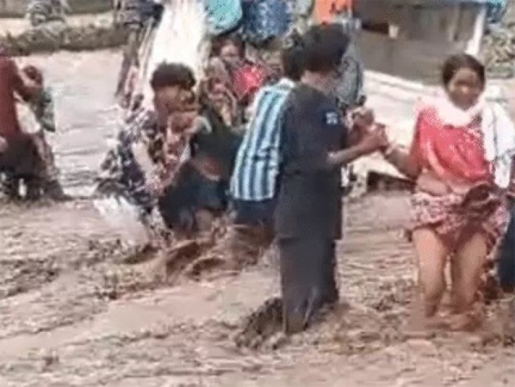 बिजली गिरने से किसान की मौत, 25 लोगों की जान अटकी