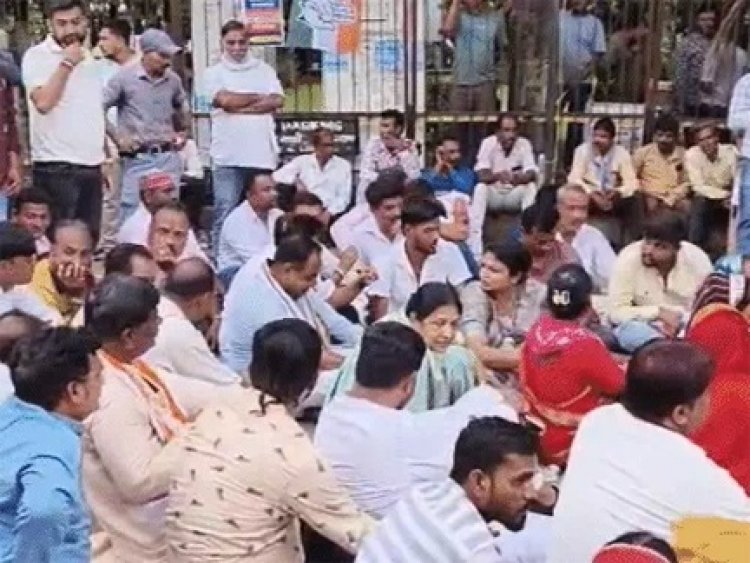 रायपुर में नकटी के विस्थापितों का घेराव-प्रदर्शन