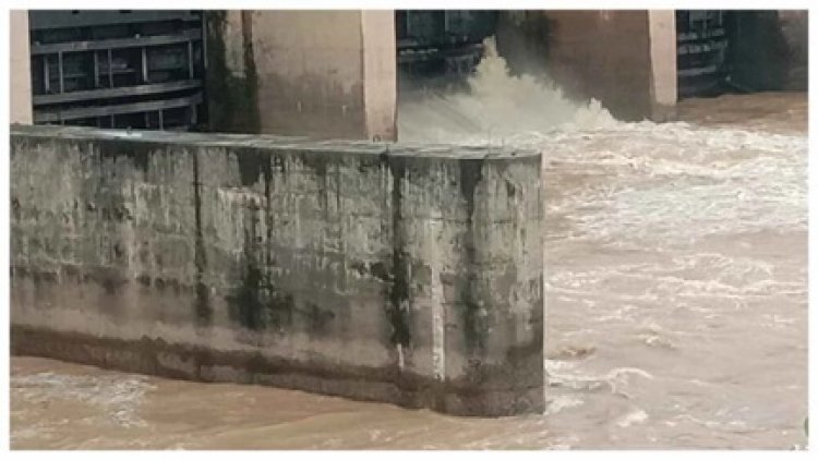 दर्री बांध से पानी छोड़ा, हसदेव उफान पर