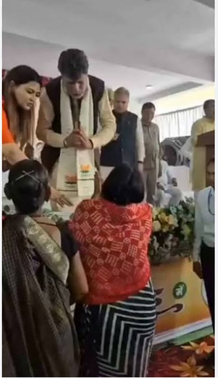 भाजपा कार्यालय उद्घाटन में महिला के आंसू, सियासी वार तेज