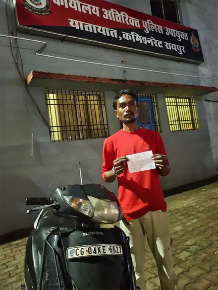 चलती बाइक पर मौत से खेल, चार सवारों की बड़ी लापरवाही!