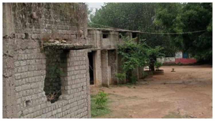 सरकारी लापरवाही भारी, बारिश में ढह सकते हैं स्कूल भवन