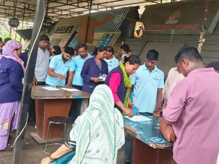 लाइसेंस फीस नहीं चुकाई, 14 दुकानों पर निगम की सील