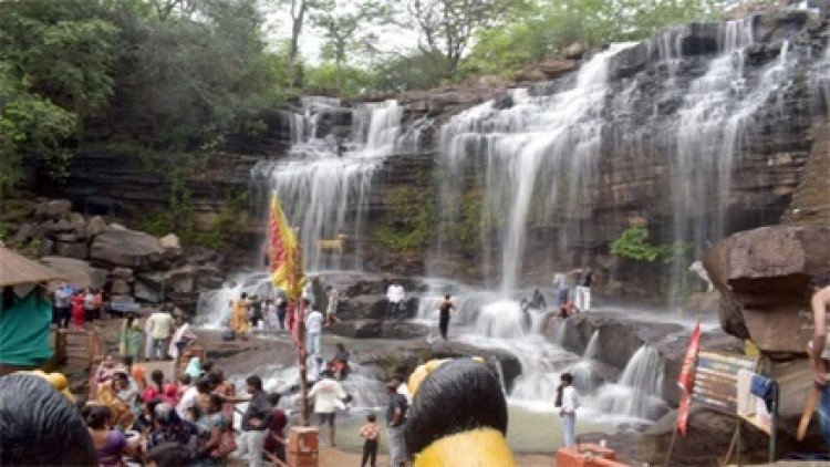 रायपुर के पास झरनों का मानसूनी जादू