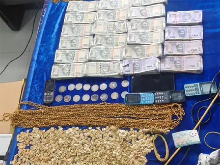असली सोना दिखाया, पीतल बेचकर ठगे ₹22.5 लाख
