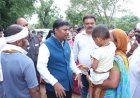 बाढ़ प्रभावित परिवारों के बीच पहुंचे वन मंत्री केदार कश्यप